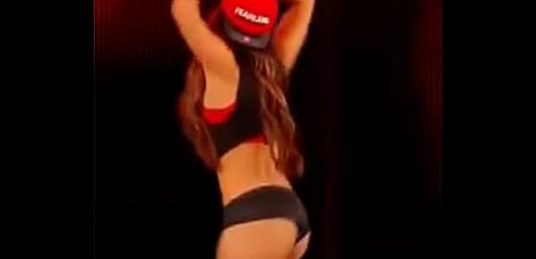  Nikki Bella booty shake.